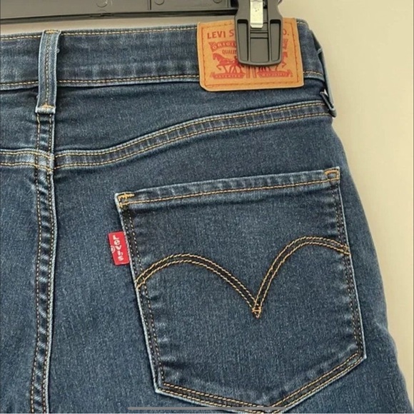 Levi's Women's Stretch Bermuda Shorts - Picture 4 of 9